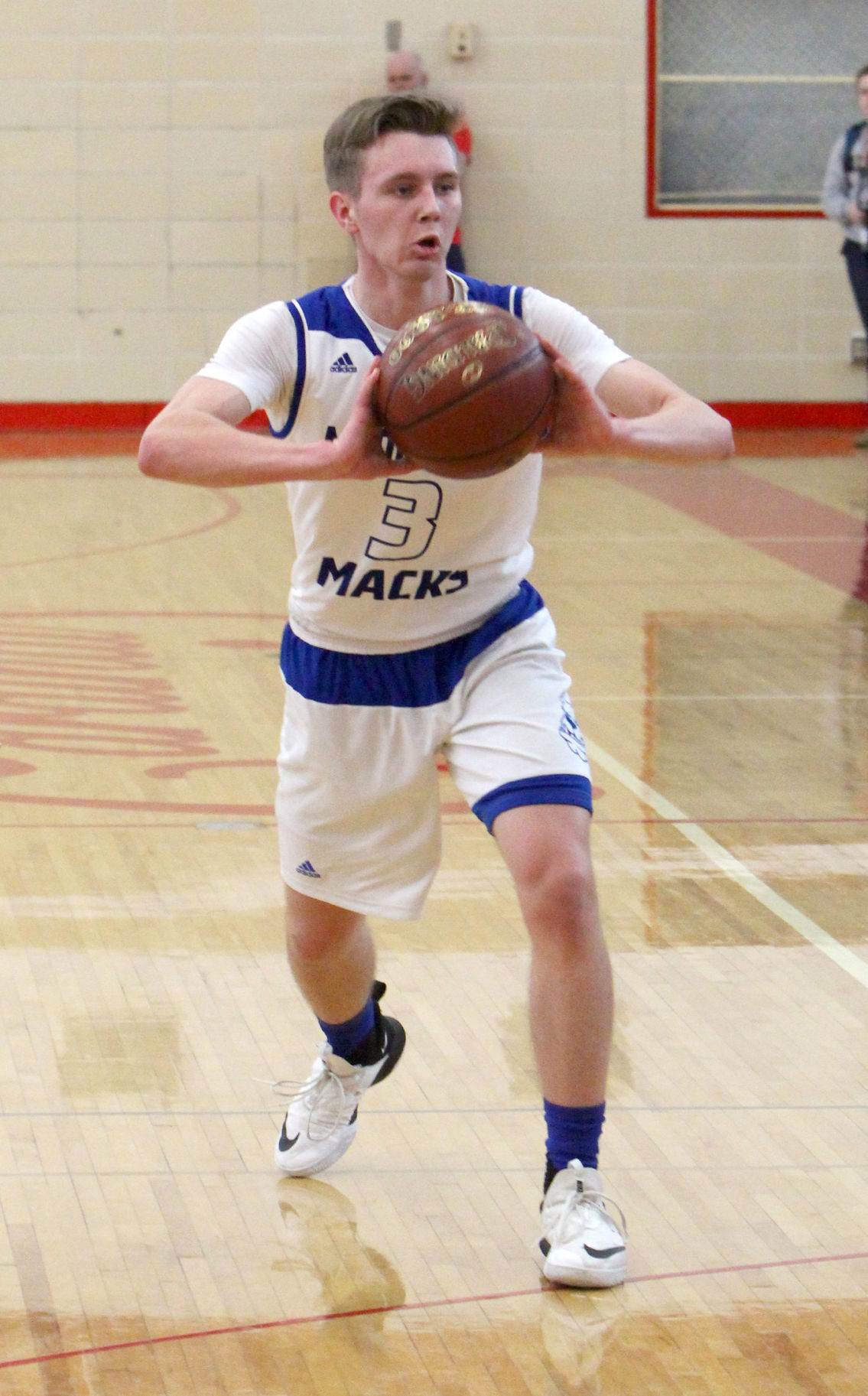 McDonell boys basketball vs Luck at Chi-Hi 3-9-19